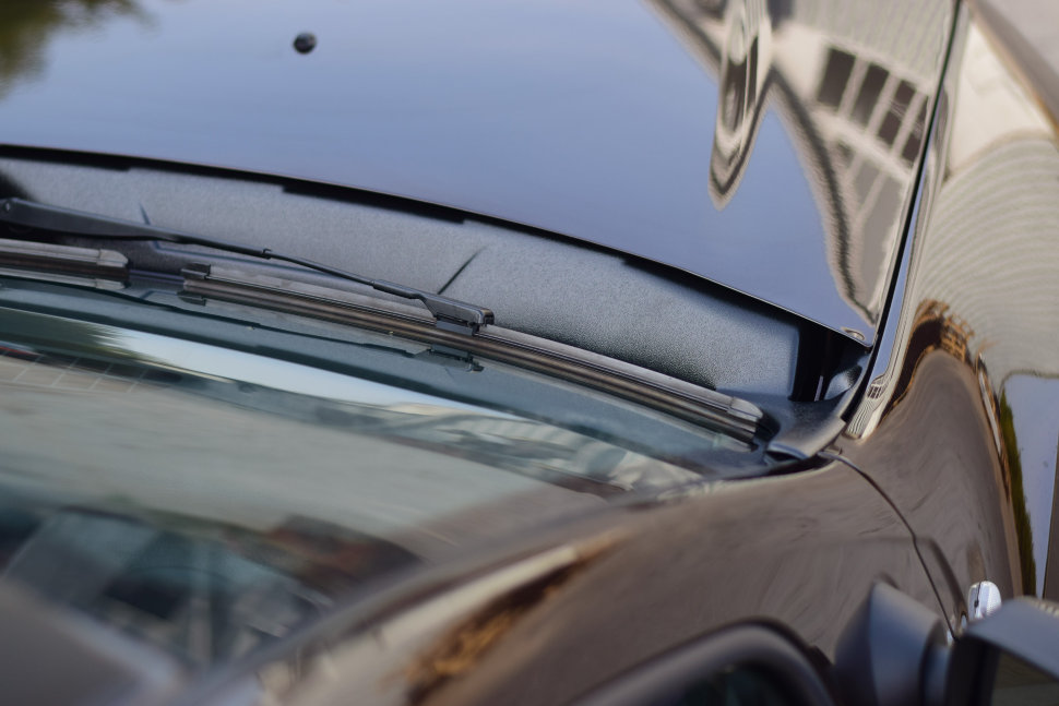 Накладка в проём стеклоочистителей (жабо без скотча, ABS) Renault DUSTER 2012- NISSAN TERRANO 2014-внешний вид