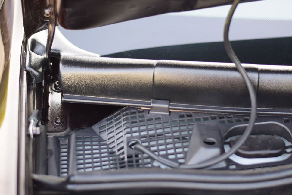 Накладка в проём стеклоочистителей (жабо без скотча, ABS) Renault DUSTER 2012- NISSAN TERRANO 2014-надежная установка