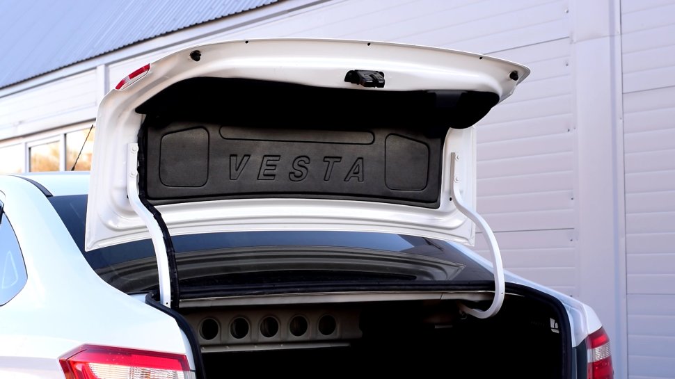 Внутренняя облицовка крышки багажника ПТ Групп для LADA Vesta (Веста) 2015- (ABS) с надписью, 01400403, LVE112401